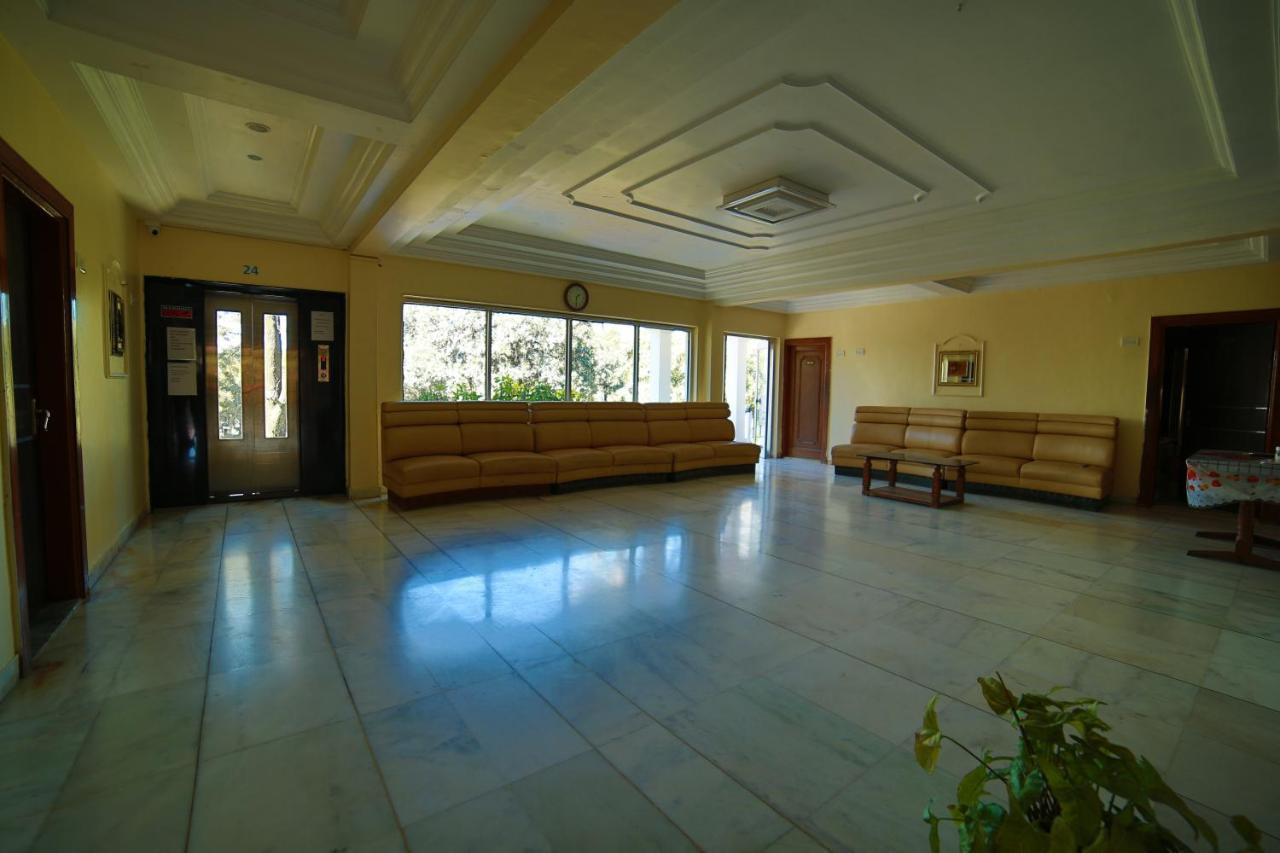 Hotel Sheratone Маунт-Абу Экстерьер фото